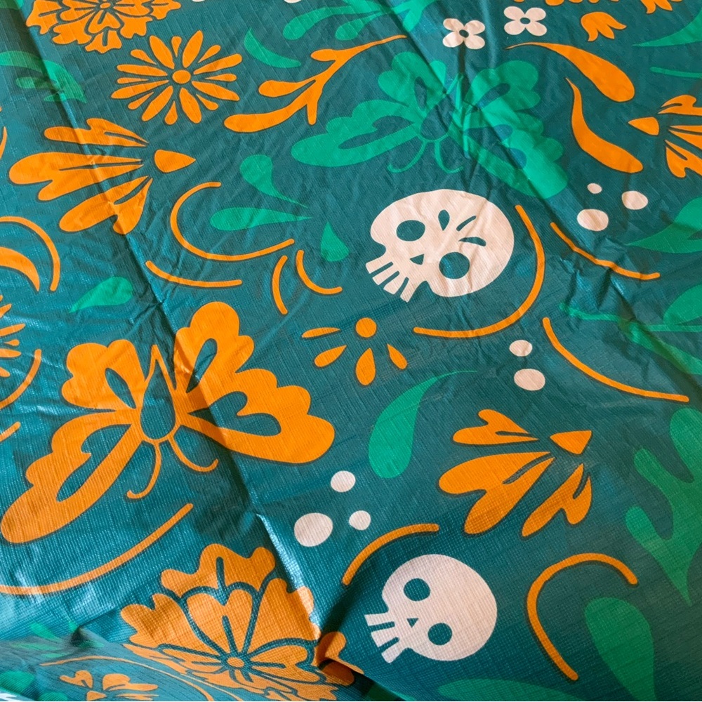 Tablecloth - Picture 2 of 3